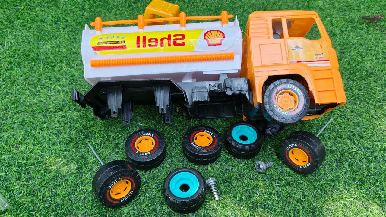 Mencari dan Merakit mainan Rusak, Truk Tangki besar, Lighting McQueen, Mobil Polisi, Truk molen. 