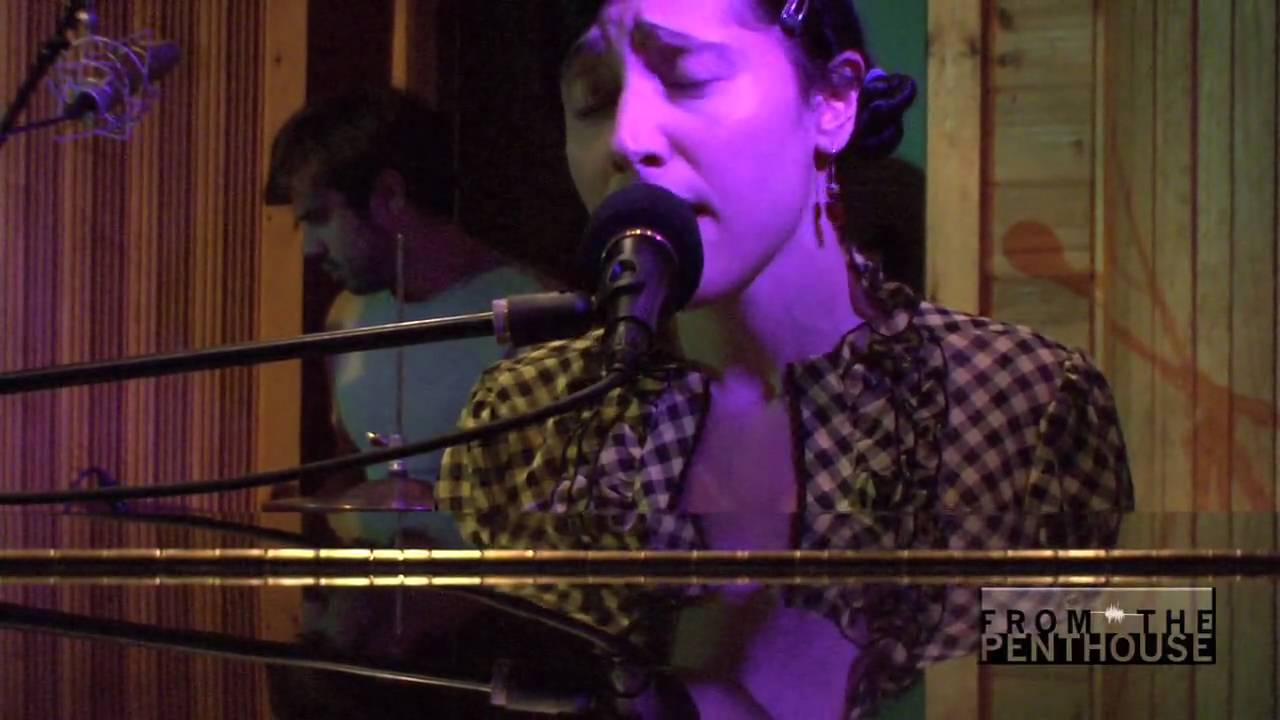 Elizabeth & The Catapult - Dreamcatcher - Live at Tainted Blue Studios