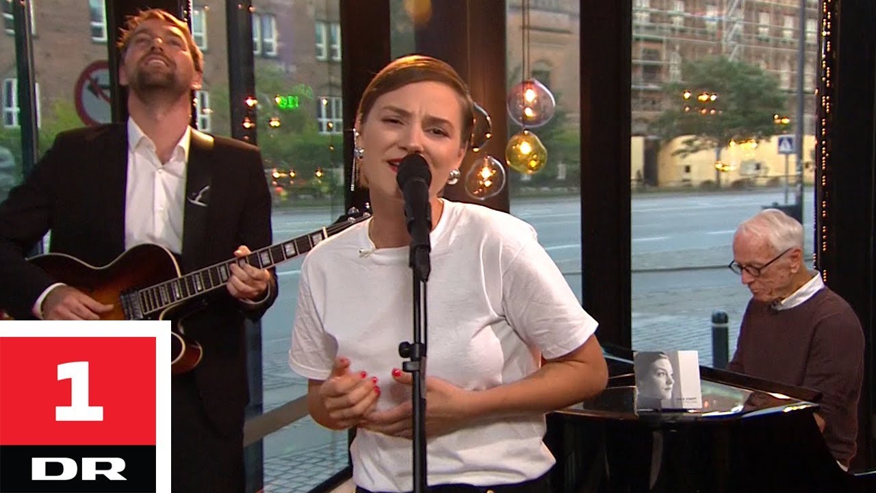 Emilie Schiøtt og Bent Fabricius-Bjerre - Give me a kiss (LIVE) | Aftenshowet | DR1