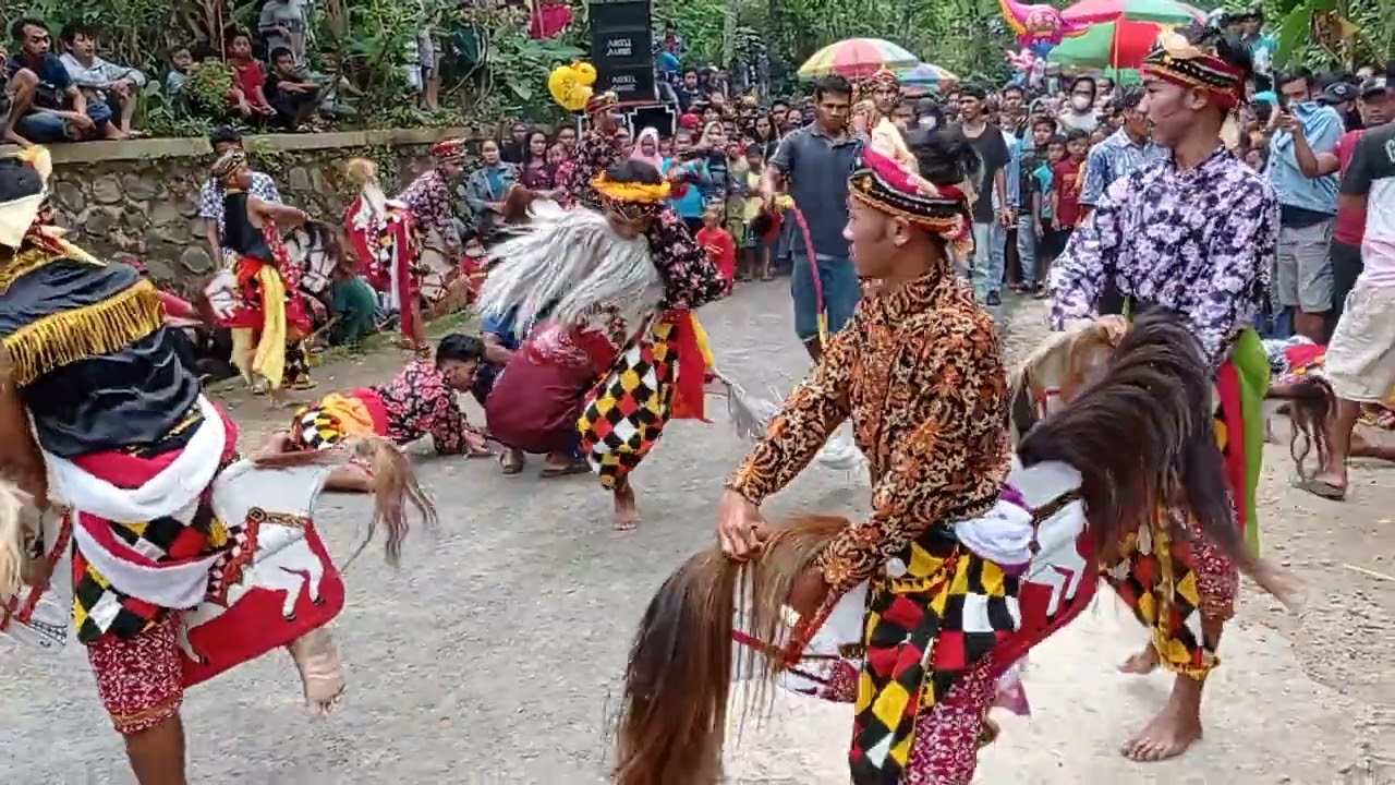 Embeg banjarnegara || kuda kepang pagedongan.penari ganteng