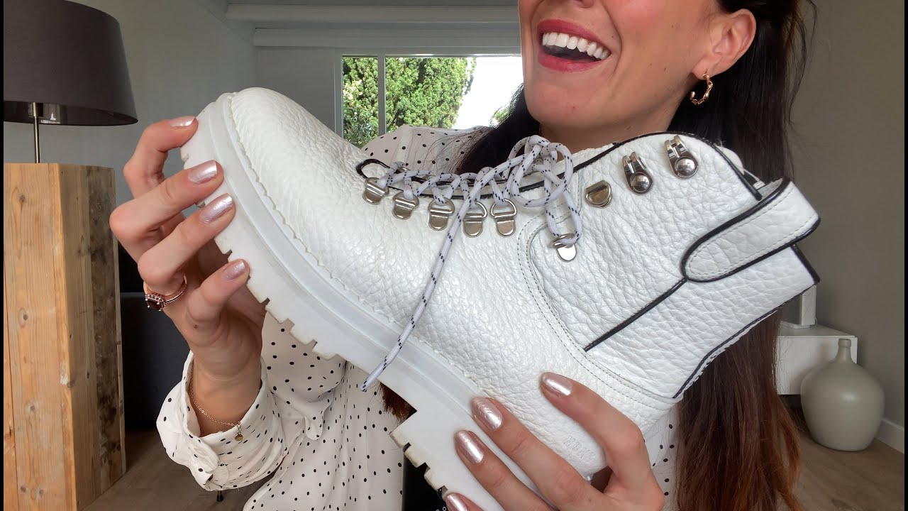ASMR - Fast SHOE Tapping & Scratching - No Talking