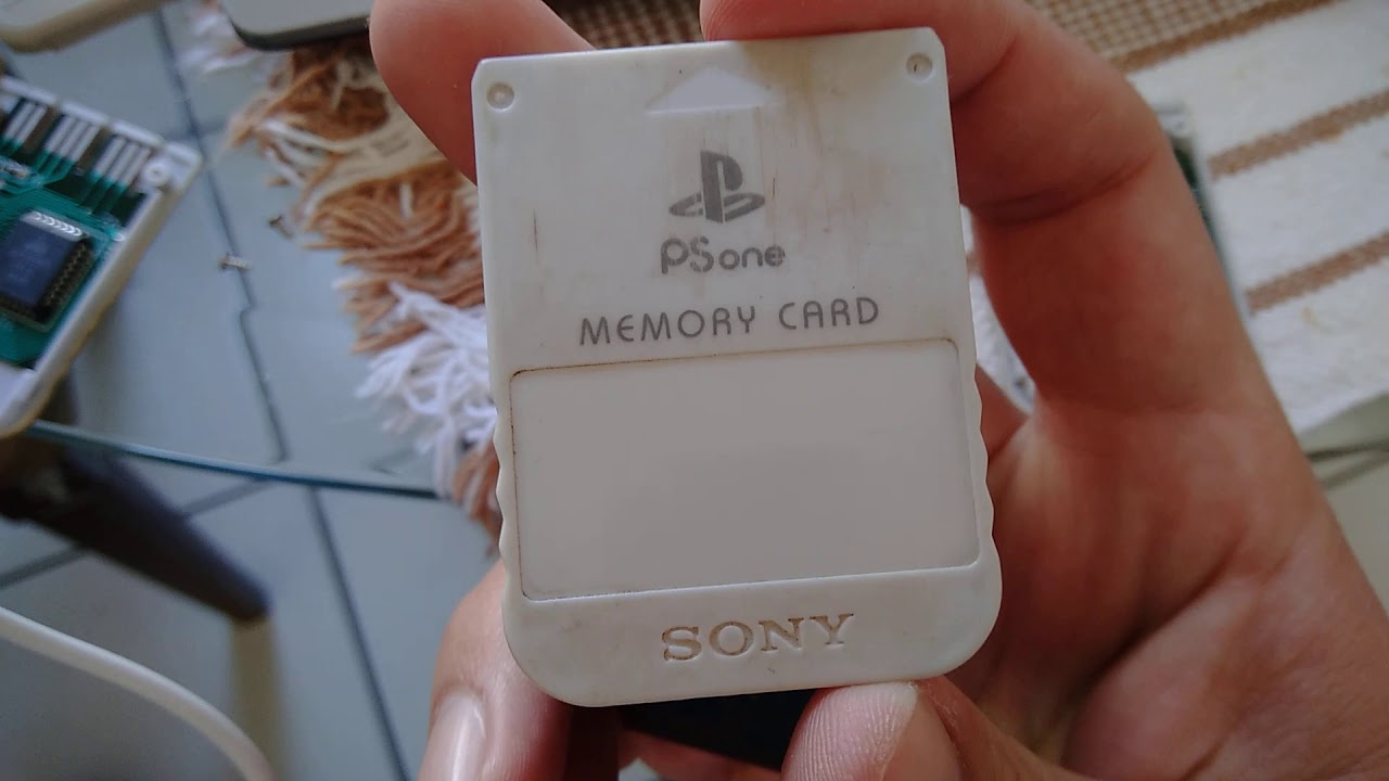 Comparação de memory card original e pirata do ps1