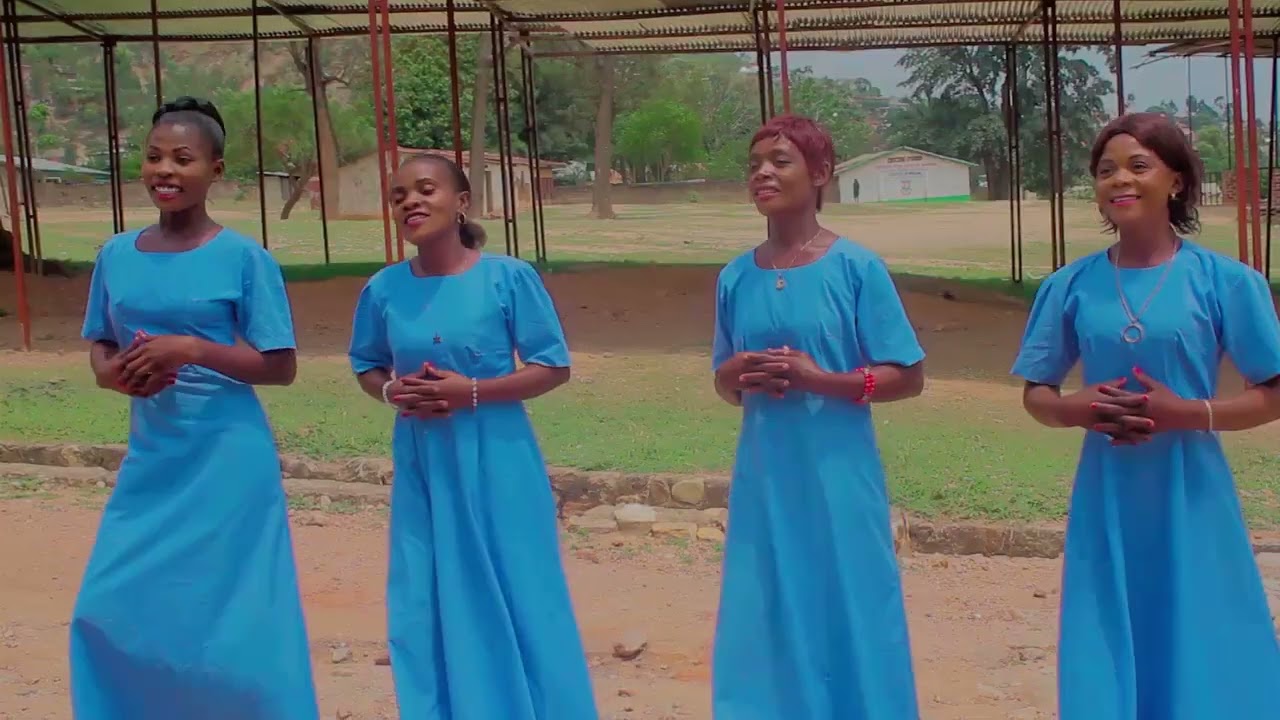 Tunajongea altare yako by kwaya kuu mtakatifu Cecilia Baraka.
