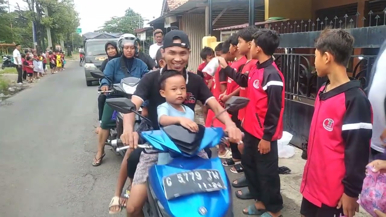 SSB IM PEKALONGAN BAGIKAN 750 PAKET TAKJIL, TANAMKAN NILAI KEPEDULIAN SEJAK DINI