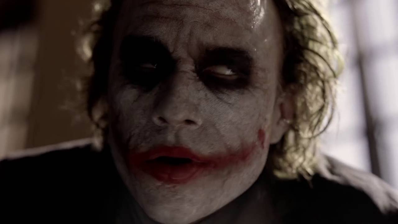 How does Christopher Nolan use cinematography to tell a story?