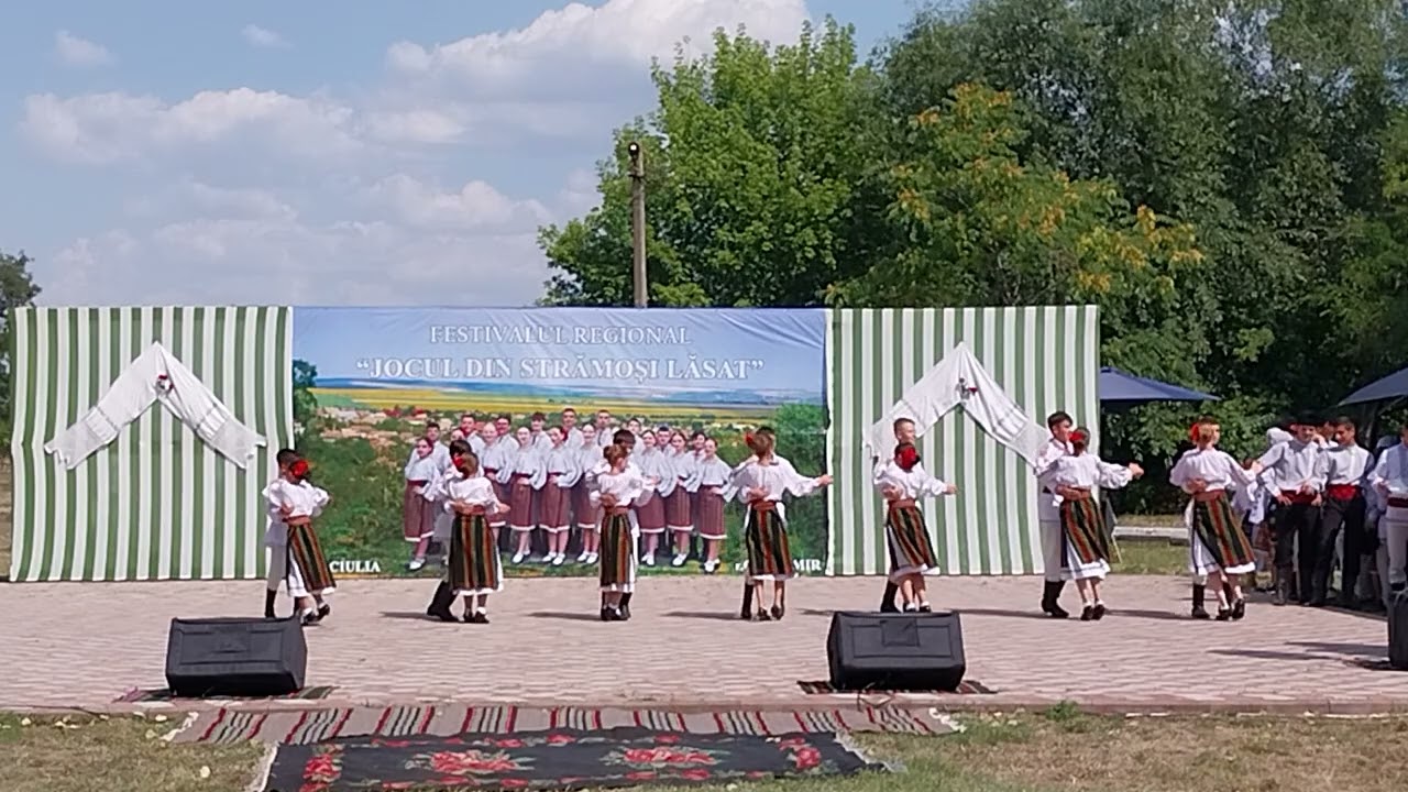 Ansamblul de dansuri populare ,,Şoimii neamului”, s. Cociulia, cond. Tatiana Balan, ,,Polca