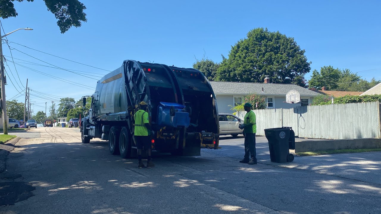 WM’s Split Body Garbage Truck Packing Summer Trash/Recycle