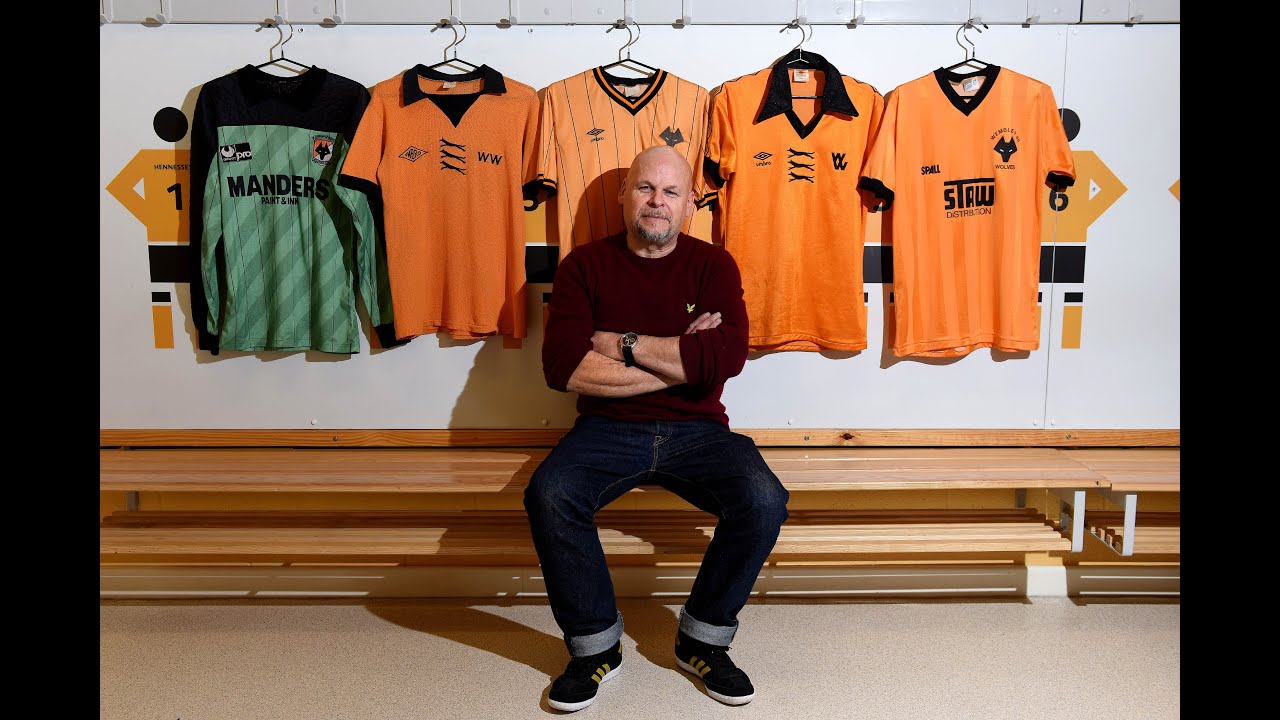 Robert Plant and ex-Wolves captains salute fan