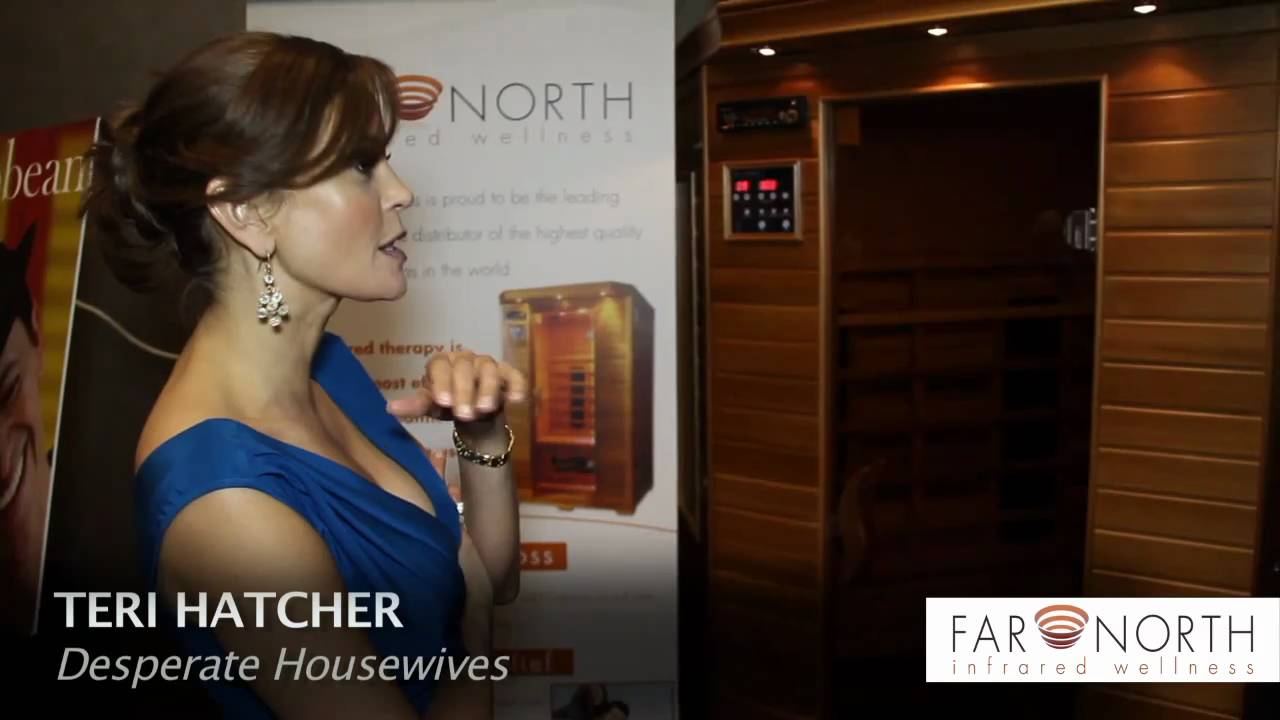 Oscars 2011! Teri Hatcher, William Shatner and Glee Cast in a Sauna!