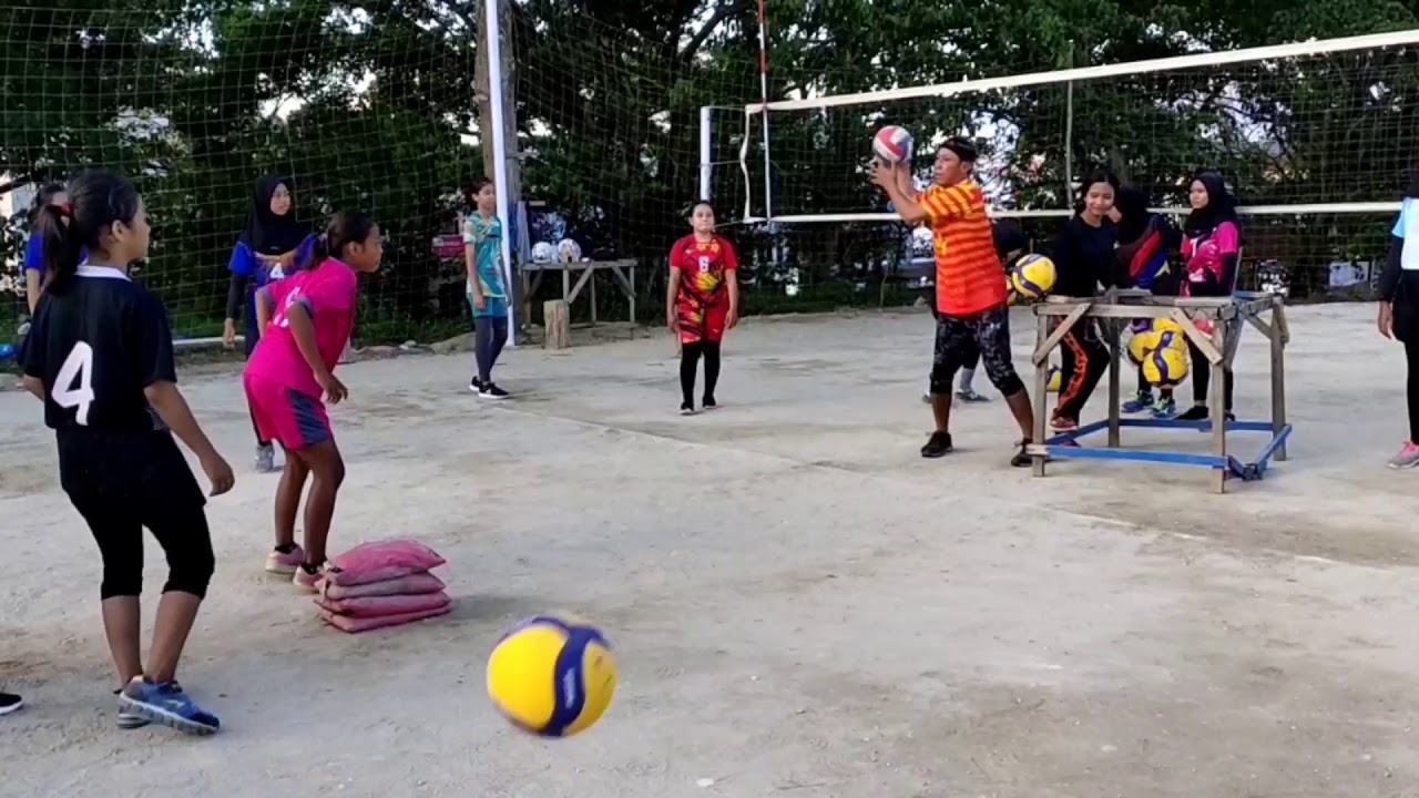 Melatih Kelincahan Untuk Pemula#volleytarkam #vollyindonesia #volleyballgirls #volleyballworld