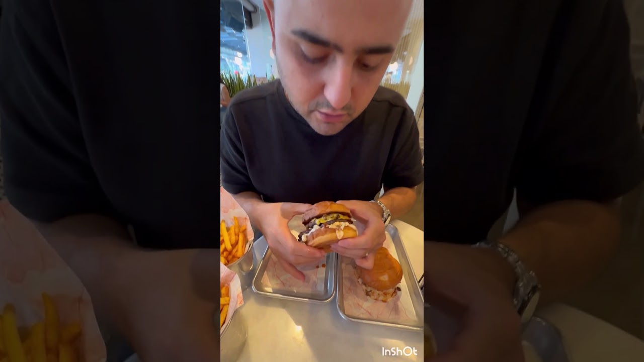 İstanbul Emaar Square AVM ZULA Burger Tadım Testi تجربة طعم برجر زولا في مركز إسطنبول إعمار سكوير