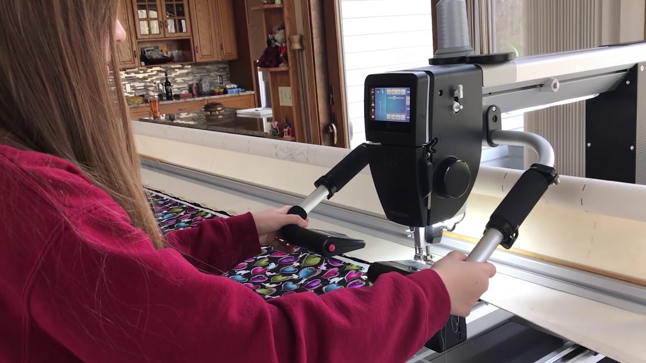 Стегать легко и весело на машине Bernina Q24 Longarm (даже для 15-летнего ребенка!)