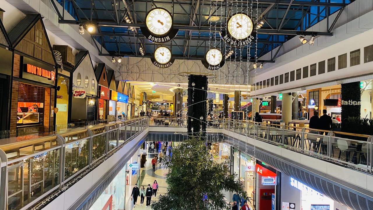 Shopping at NorteShopping Mall /shopping centre on Christmas Eve, Porto, Portugal