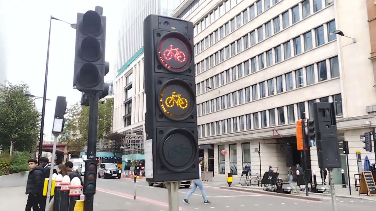 Bike miniature traffic lights (Road Works)