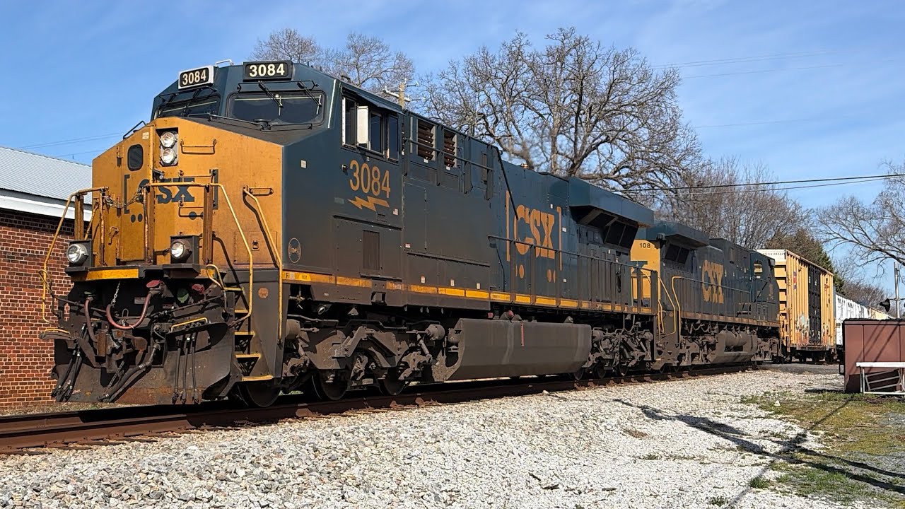 CSX 3084 leads a very long M582 in the high wind!! 2-20-2026