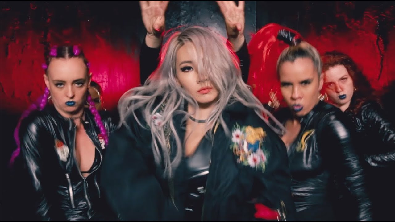 CL - &lsquo;HELLO BITCHES&rsquo; DANCE PERFORMANCE VIDEO