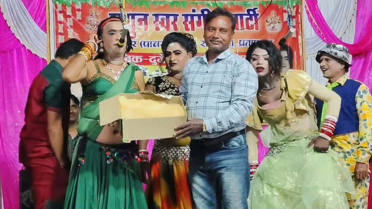 #video दुर्गेश पांडेय की नौटंकी कैलीडीह (जगतपुर) के प्रोग्राम में सभी कलाकारों को मंच पर हुआ सम्मान।