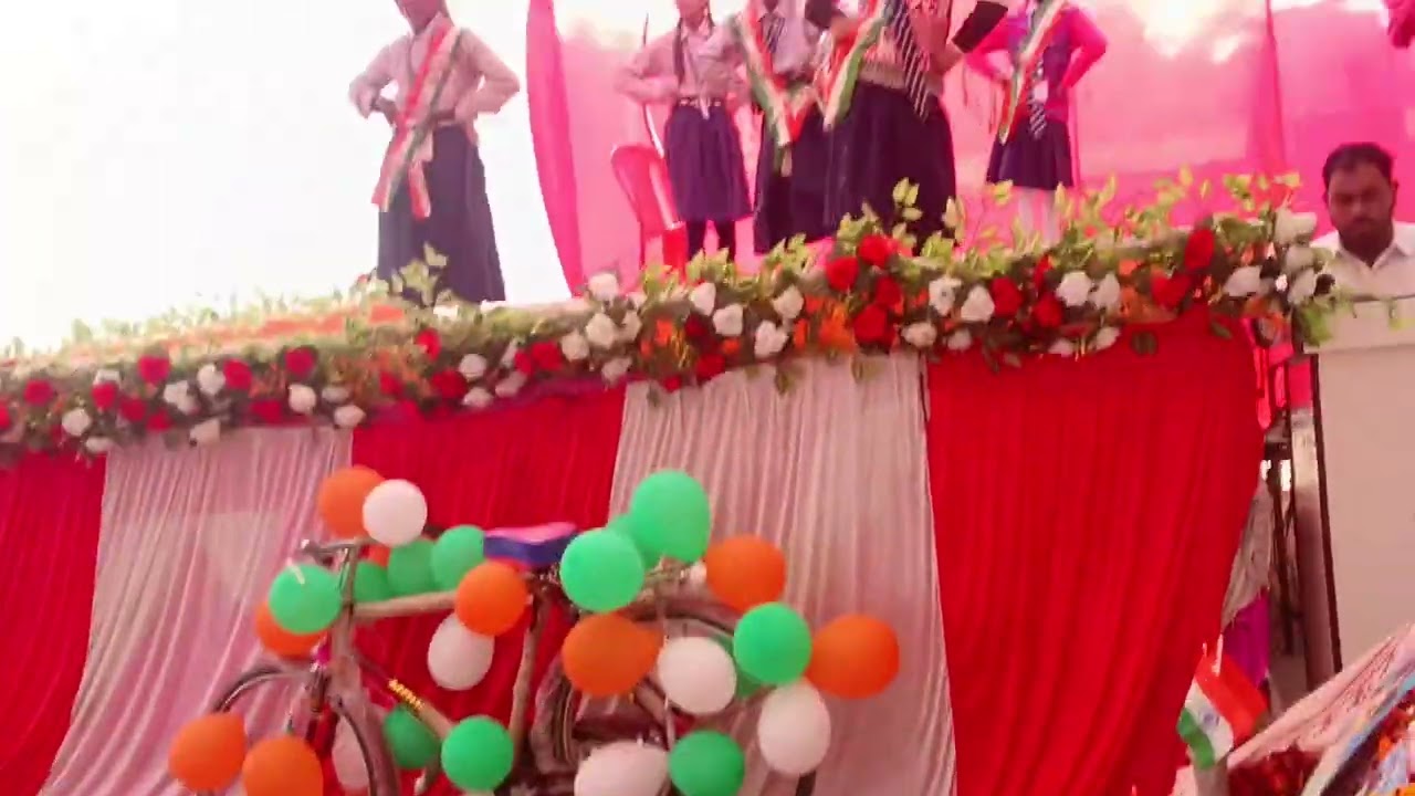 Shandaar dance bada neek lage apan deshwa ke mati