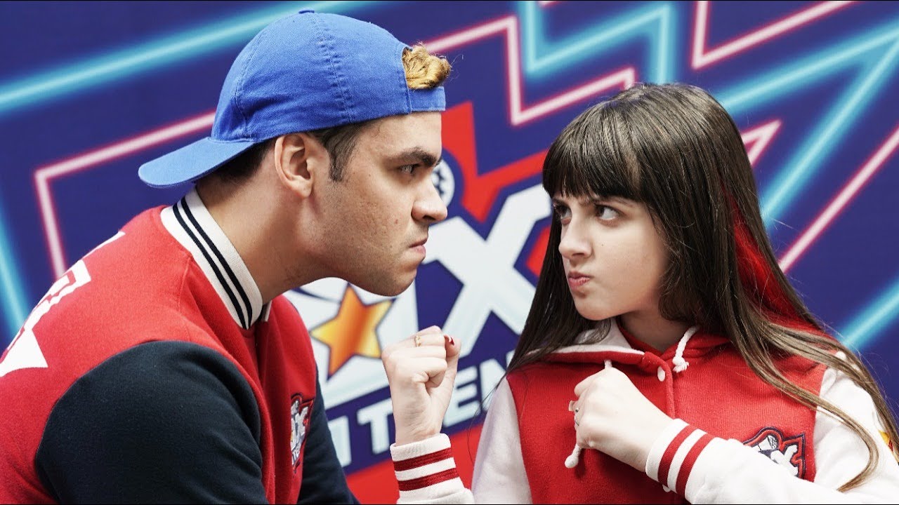 ROX TEEN REAGINDO AO FILME ACAMPAMENTO DE FÉRIAS 3