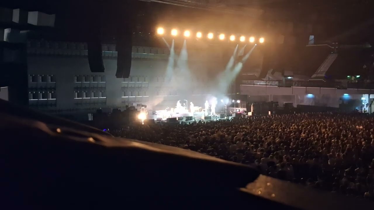Kraftklub - drei Sch&uuml;sse in die Luft + Randale - 8.3.2026 Wiener Stadthalle