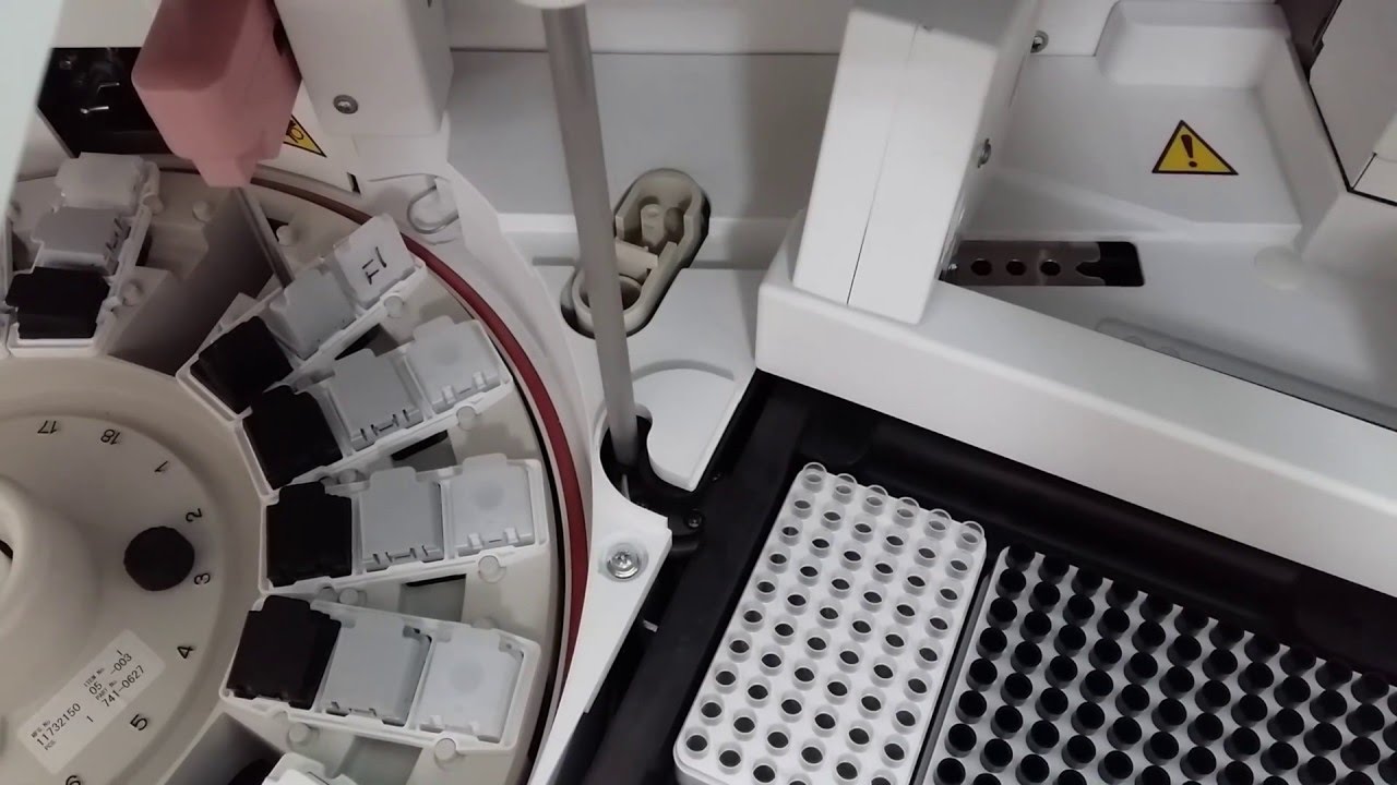 Electroquimioluminiscencia Cobas e-411  Roche