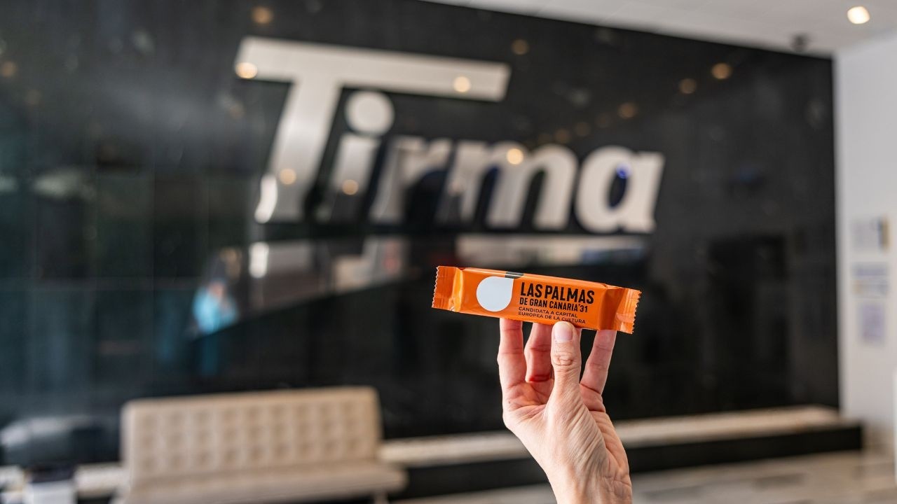 Todo se ve más dulce cuando es de color naranja. Fábrica de Tirma. Acción comunicativa