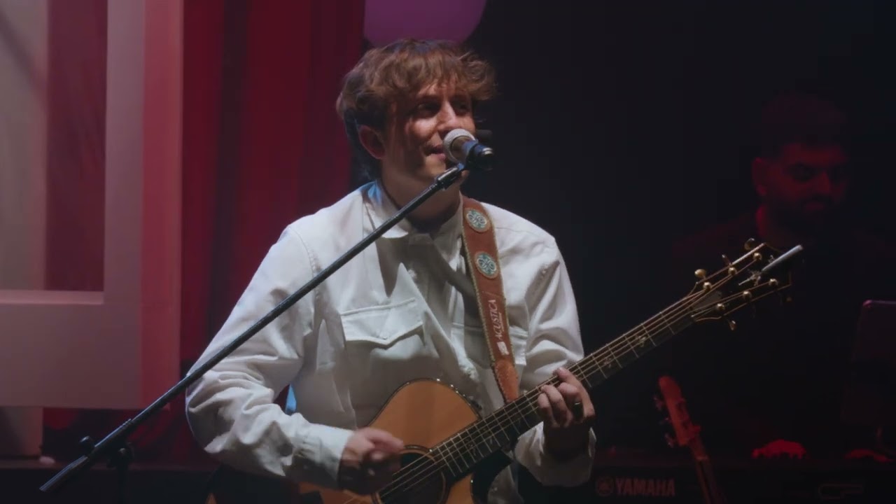 Gabriele Esposito - CHELLA LLÀ (Live al Teatro Sannazaro)