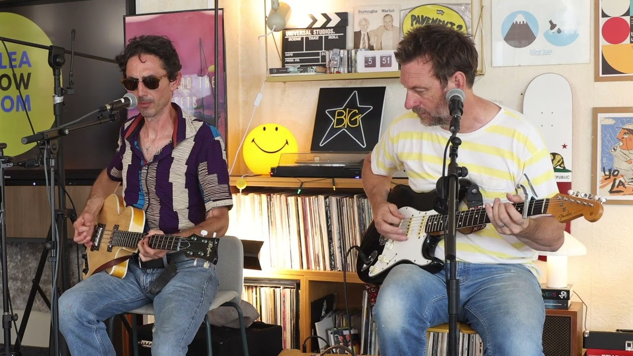 CANCIÓN  STRANDED - SONNY & THE SUNSETS  : GALEASHOWROOM