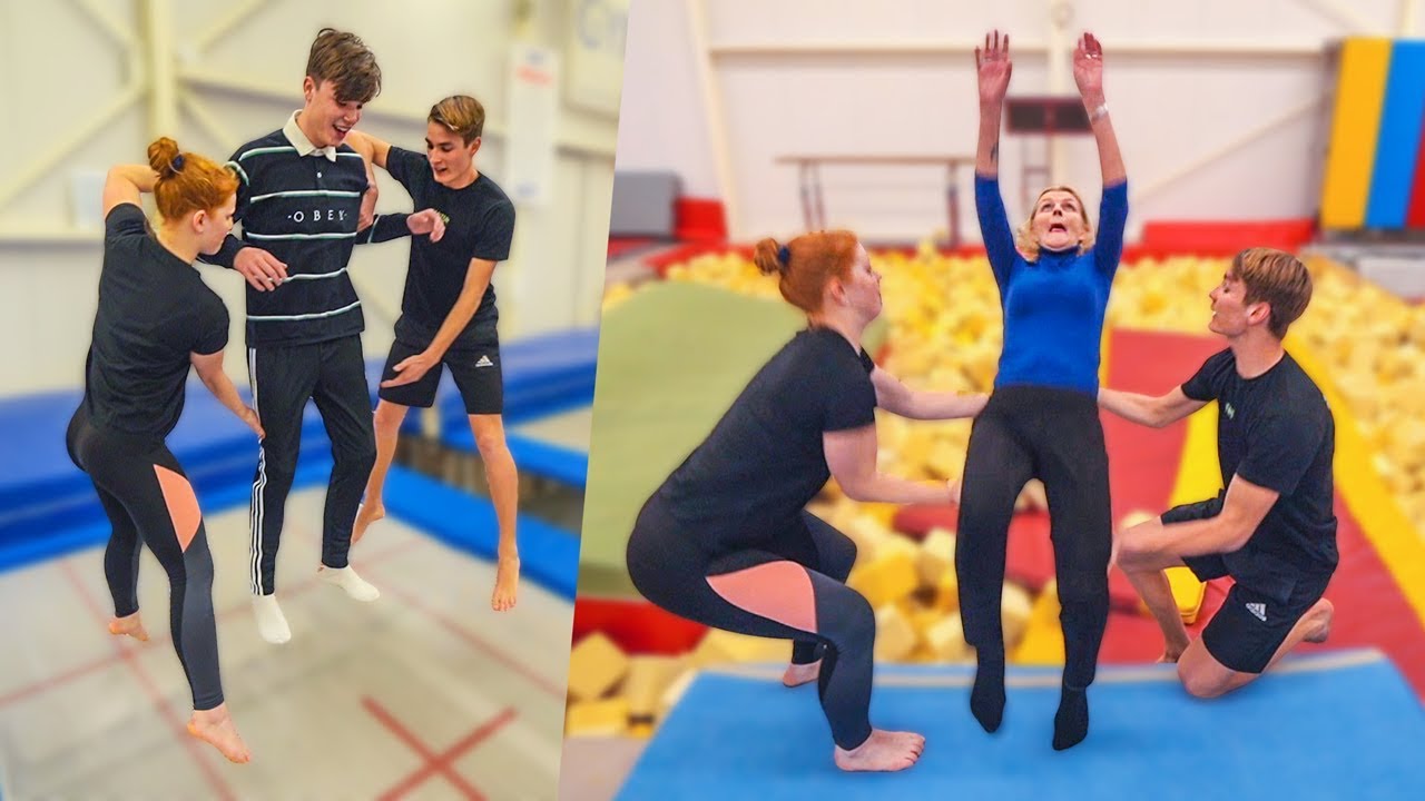 MIJN BROERTJE & MOEDER EEN BACKFLIP LEREN! #2374