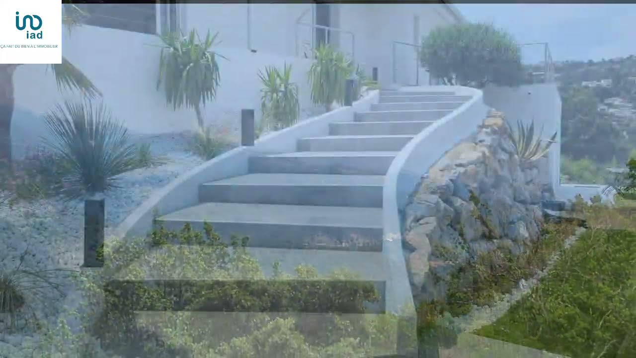 Maison 7 pièces de 190 m² à Les Adrets-de-l'Estérel (83600)