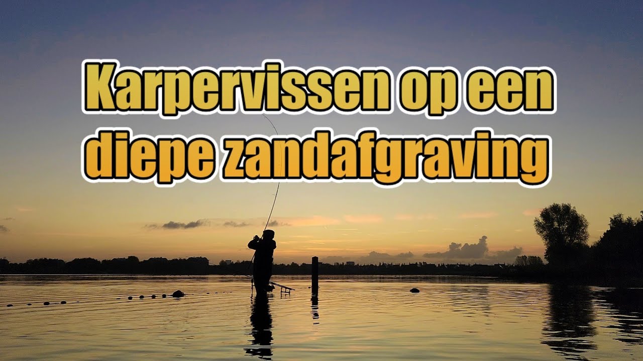Karpervissen op een diepe zandafgraving in het najaar.