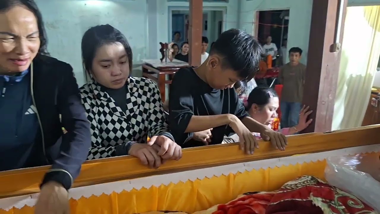 Lễ Tang Cậu Tư Hồng