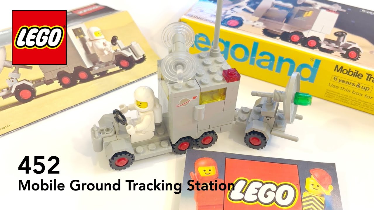 Classic Space LEGO Set 452 Build