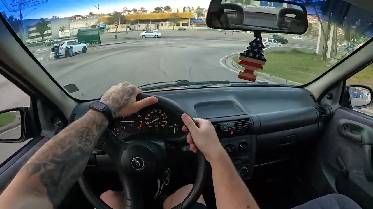 GM Corsa GL 1.6 MPFI 1996 - POV #52