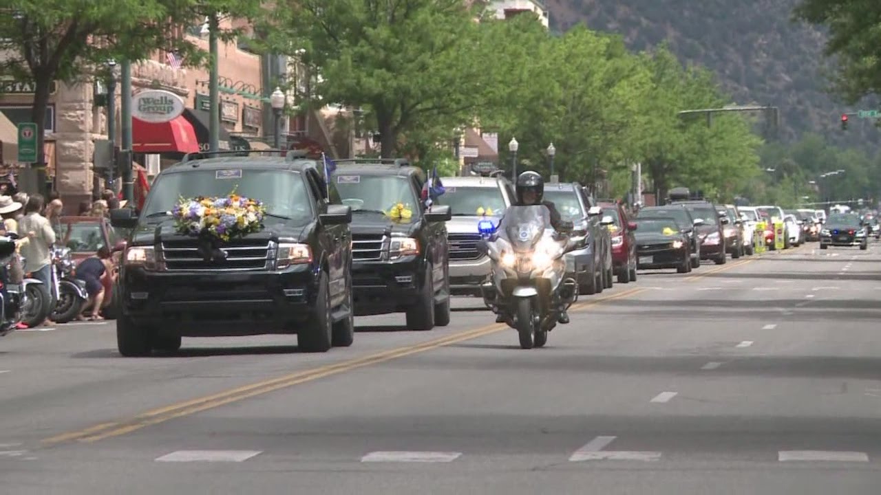 Hundreds gather to remember fallen Blue Angels pilot