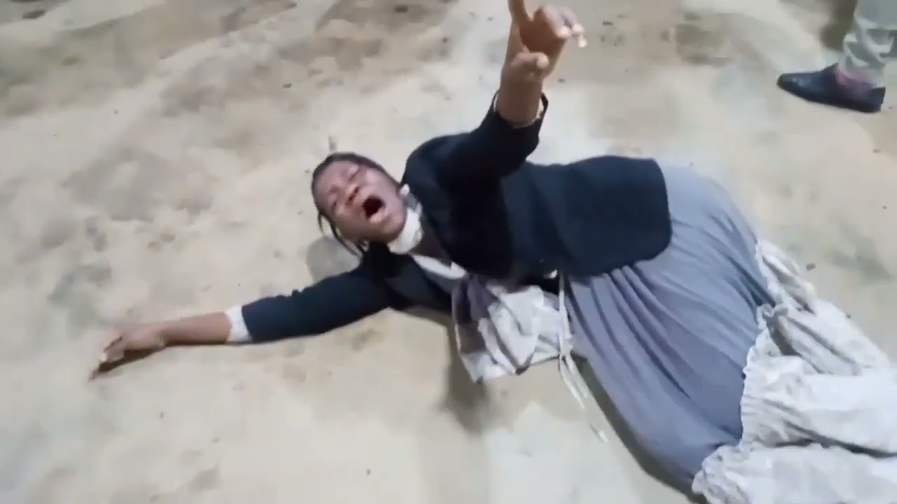 MAAJABU KANISANI NYOKA WA SHABA 