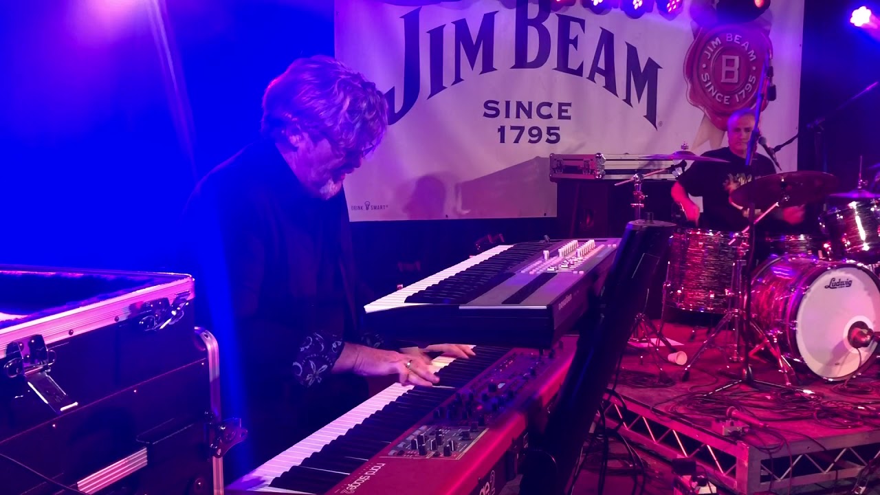 Amazing Guitarist Tim Gaze Rocking Out At The 2019 Australian Gympie Muster