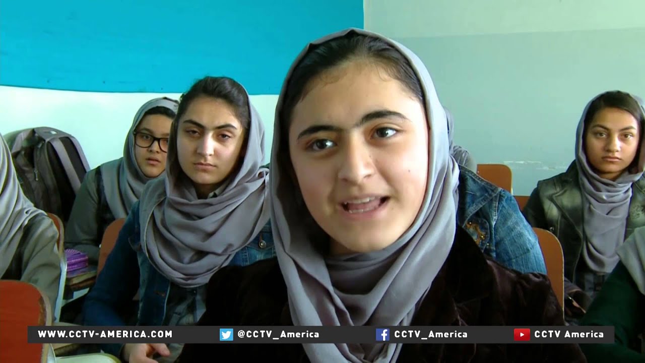 Afghan girls going to school despite Taliban