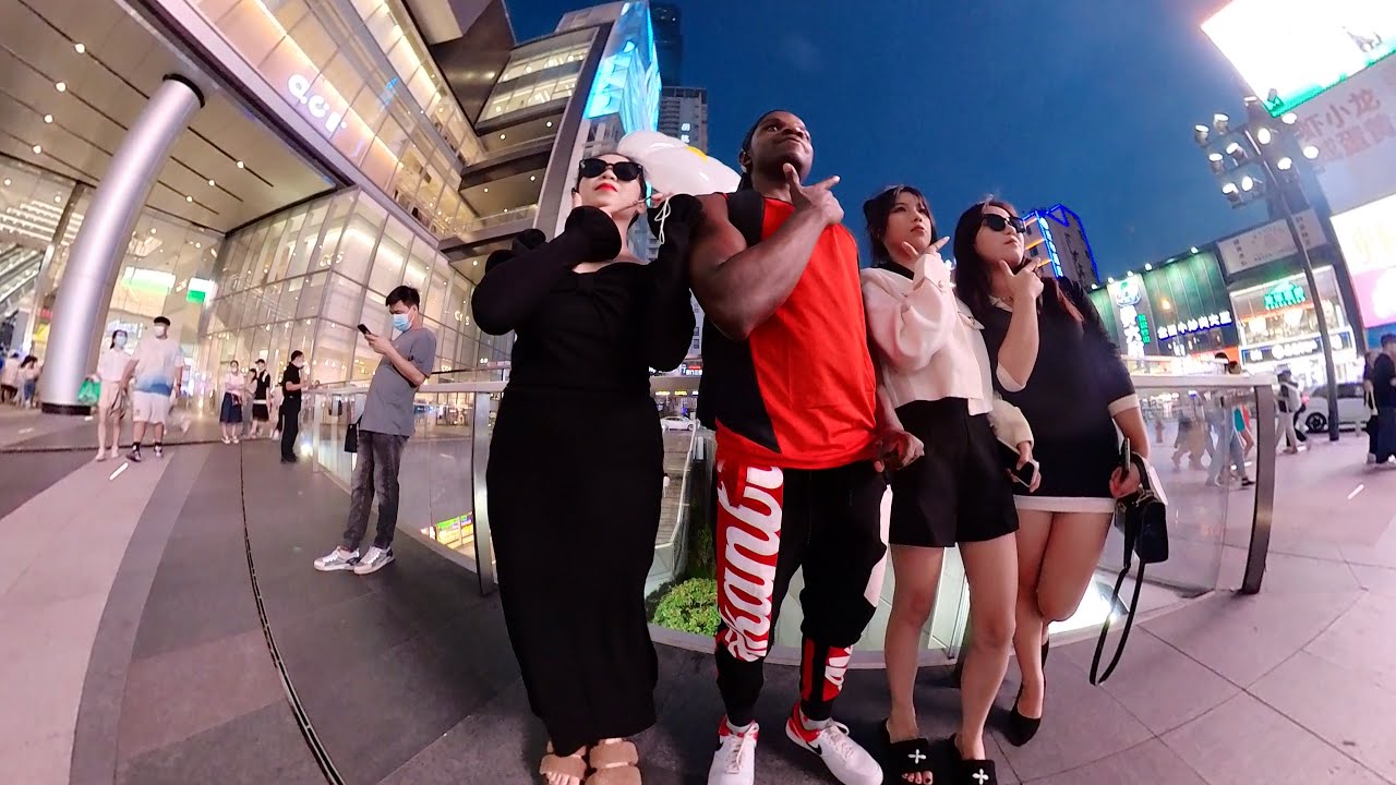 Chinese Girls Got Excited to See Black Man and Asked for a Snap