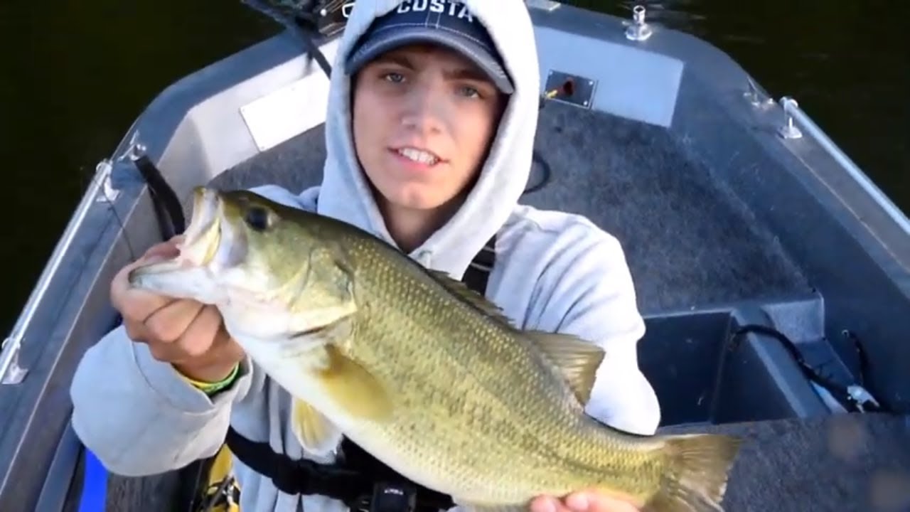 Bass Fishing Reeds Lake (most underrated lake in west Michigan)
