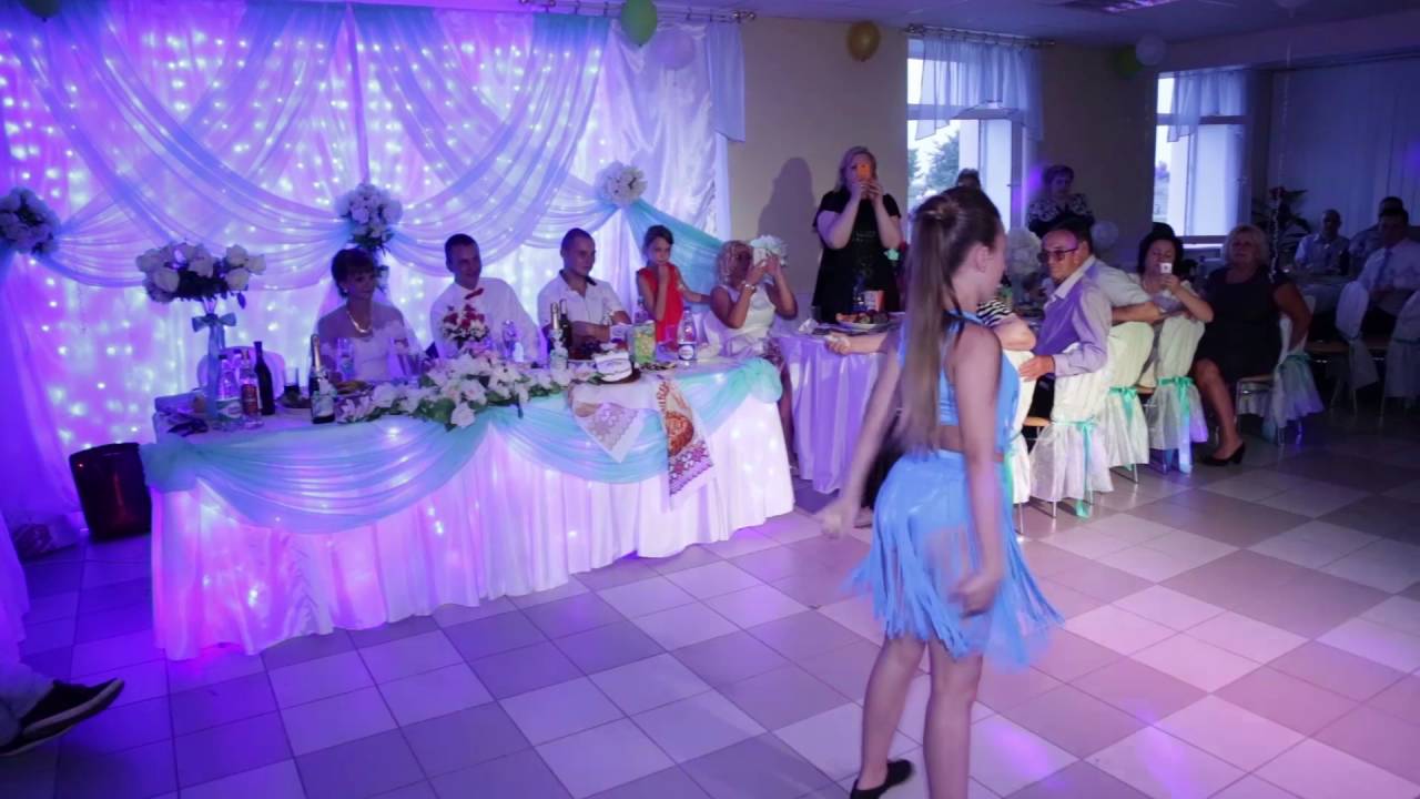 танец под песню Цунами