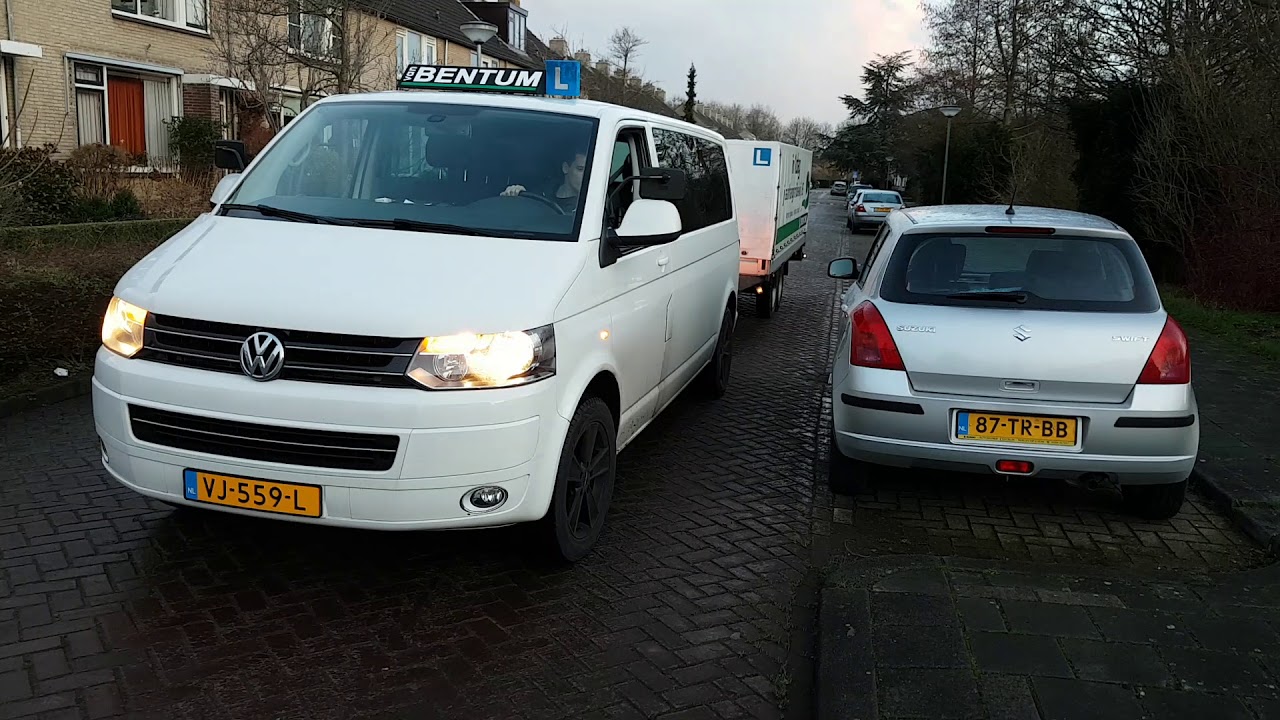 Bocht achteruit met aanhanger