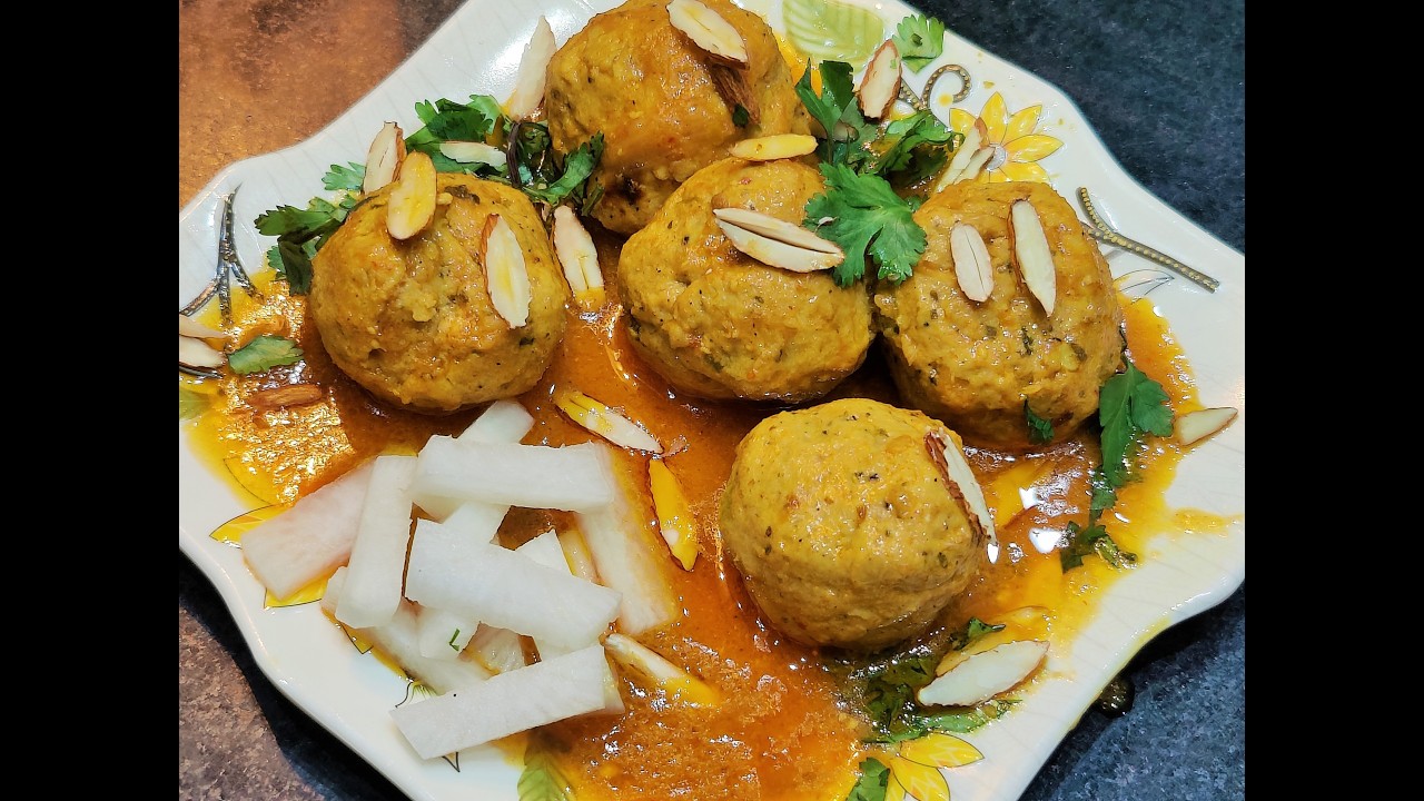 Chicken Kofta Recipe | Soft & Juicy Chicken Meatballs Curry | MahJabeen Kitchen 🍗🍛