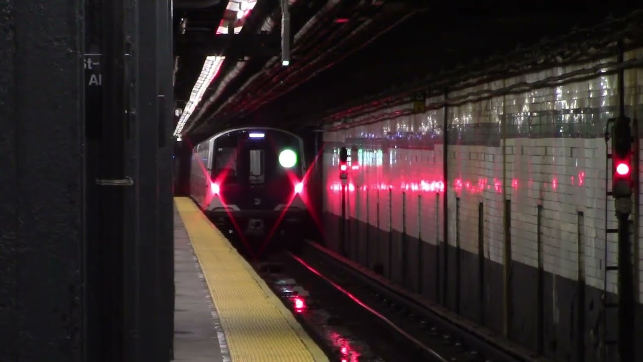 IND Crosstown Line: G Trains at 21 St [R211A, R211T] - NYC Subway
