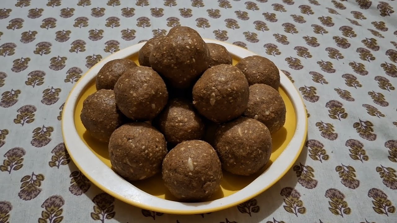 Ghar Ke Bane Healthy Dry Fruits Aur Aate Ke Laddu | Energy Laddu | Easy Homemade Recipe