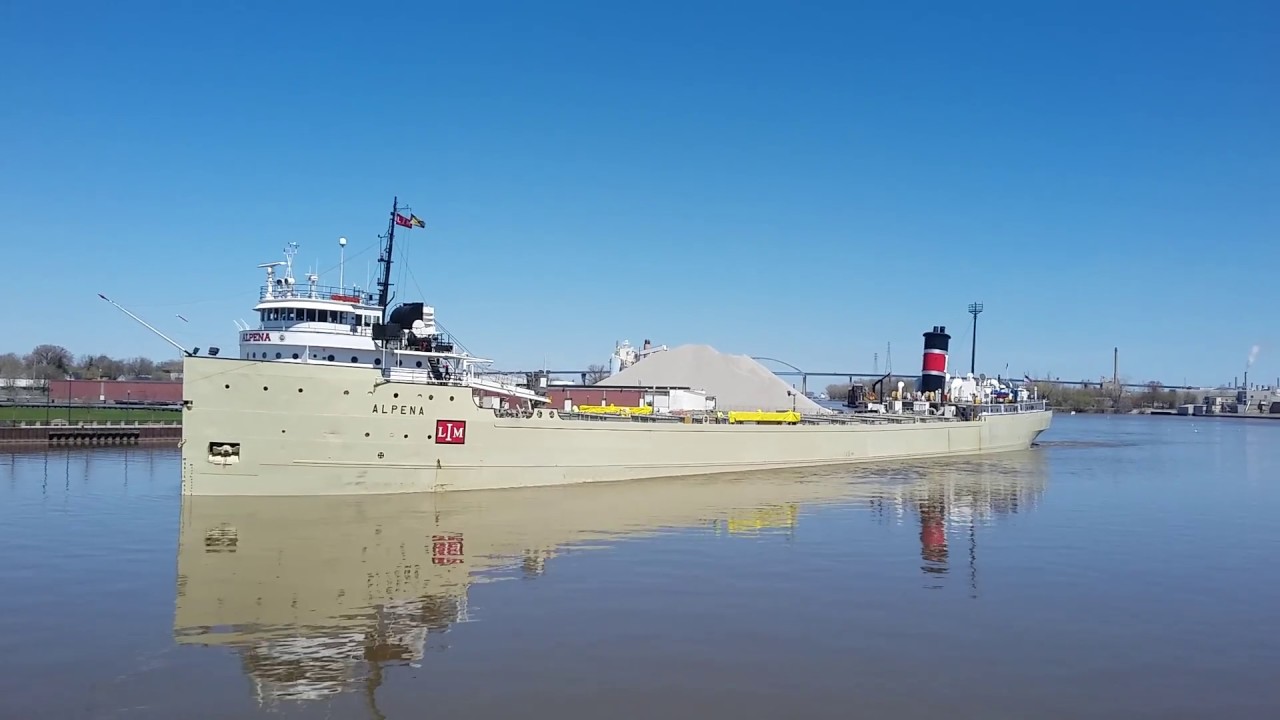 Drawbridge in Green Bay with Ship Horn (Trains of NE WI 100 sub special Drawbridge video and more)