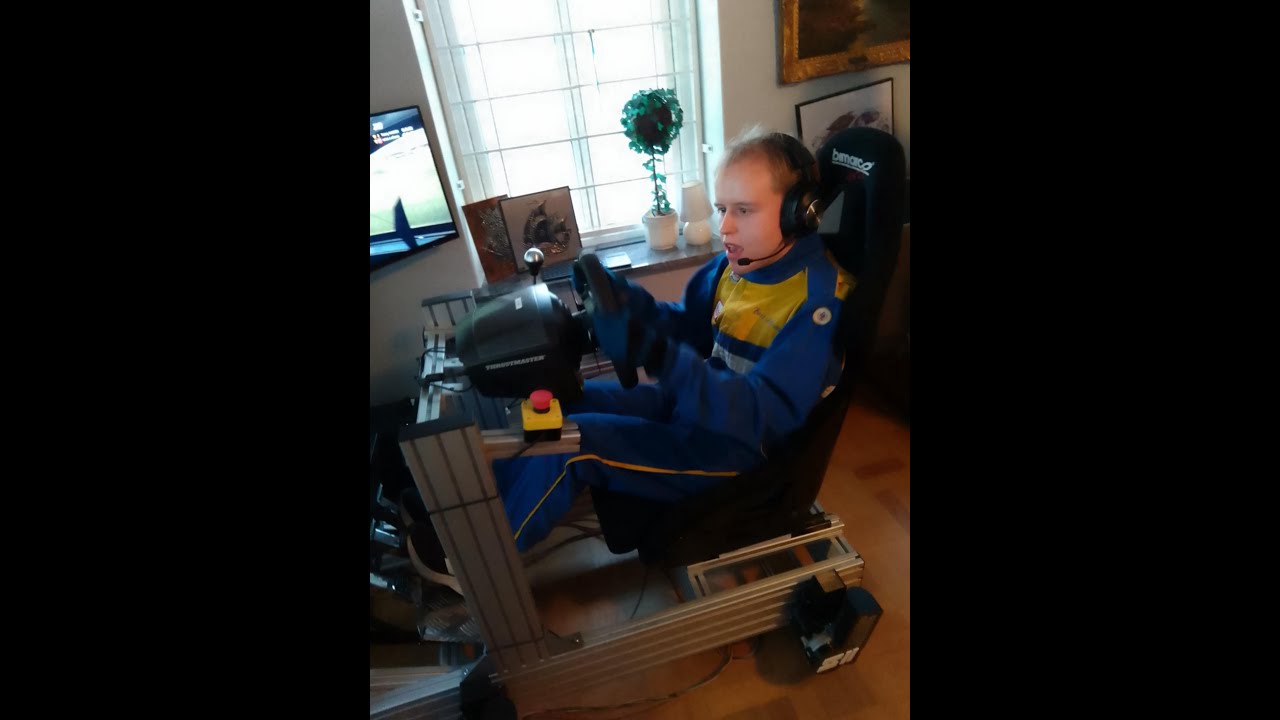 Utmanar tidigare världsmästare i rallycross på virtuell bilsport (Dirt Rally 2.0).