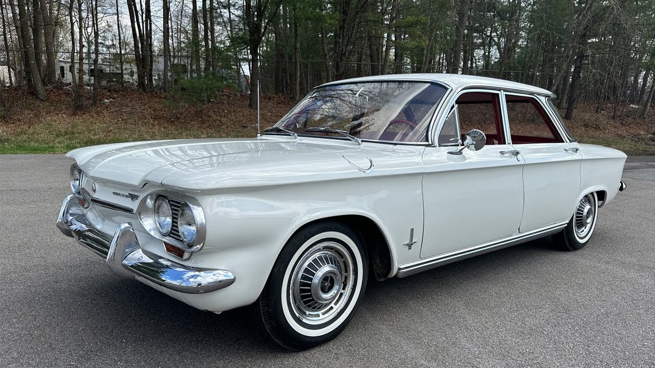 Седан Chevy Corvair Monza 1963 года
