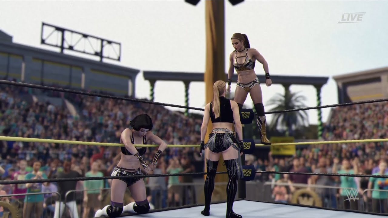 WWE 2K25 NEW CREATION WOMAN TRIPLE BRUTAL FIGHT ( PS5 )