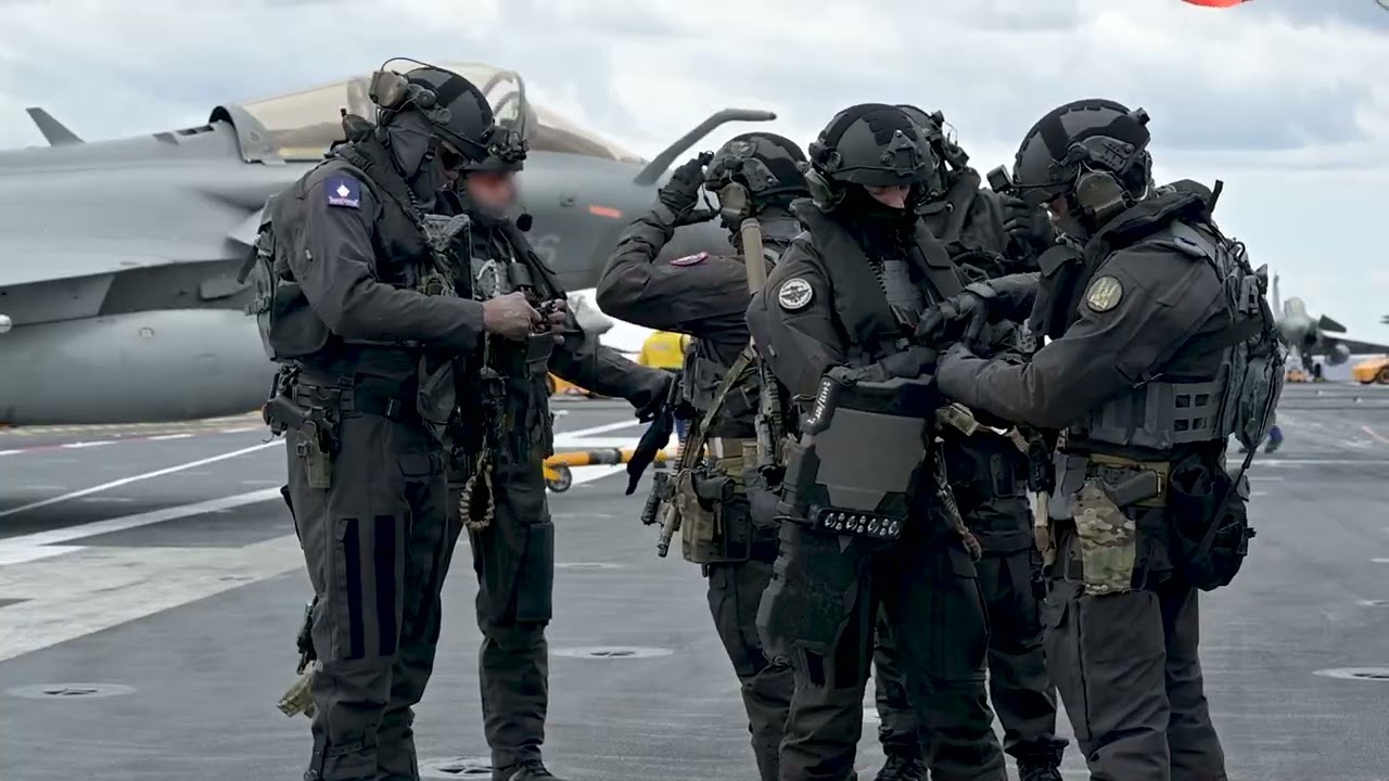 Exercice SCORPION - Projection de forces sp&eacute;ciales depuis le groupe a&eacute;ronaval